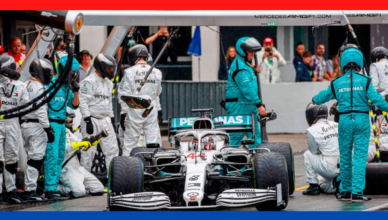 how many people are in the mercedes f1 pit crew